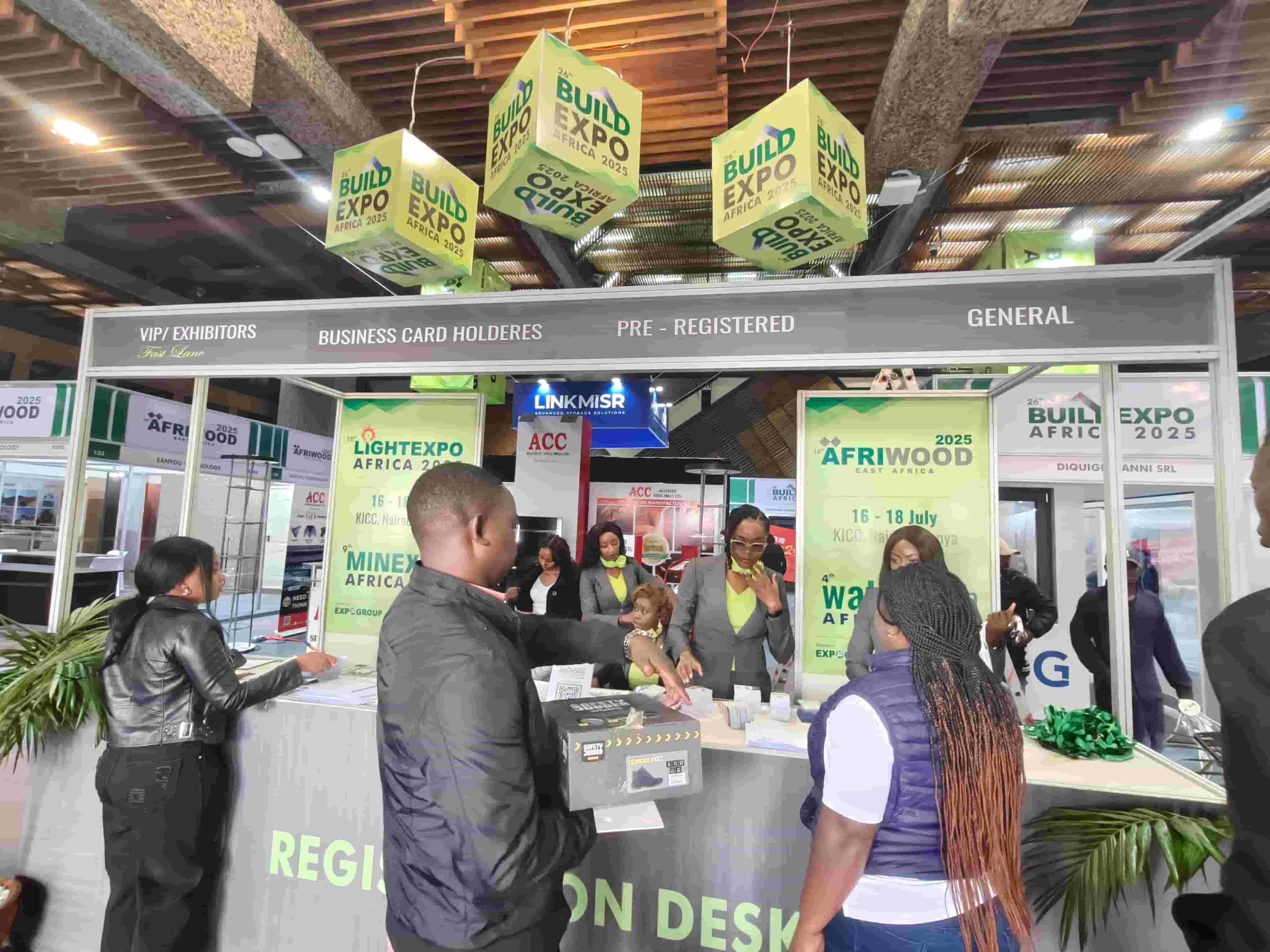 Pameran Mesin Konstruksi Internasional Kenya Pameran ekskavator Jing Gong menarik banyak perhatian