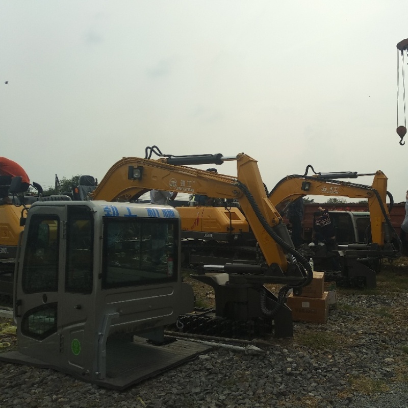 Kereta Api Jinggong Selesaikan Tantangan Konstruksi Kereta Api Lintas Batas