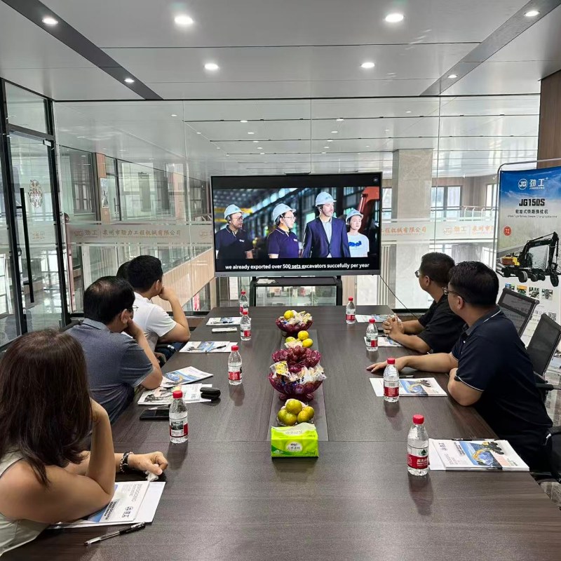 Delegasi Filipina mengunjungi dan memeriksa pabrik kami.