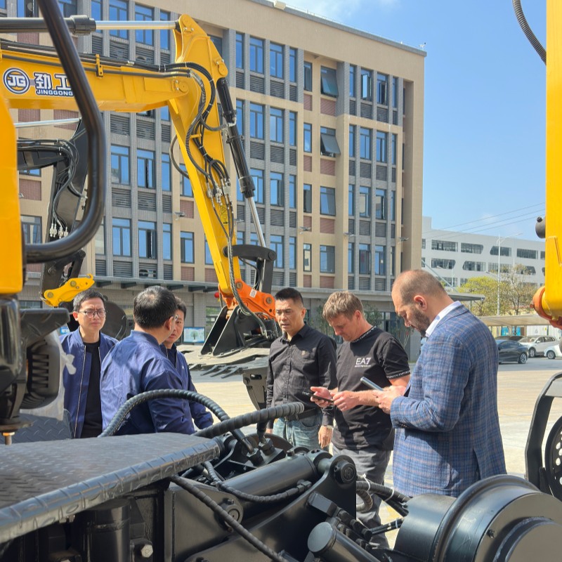 Russian Delegation Explores Jinggong's Railway Innovation Capabilities