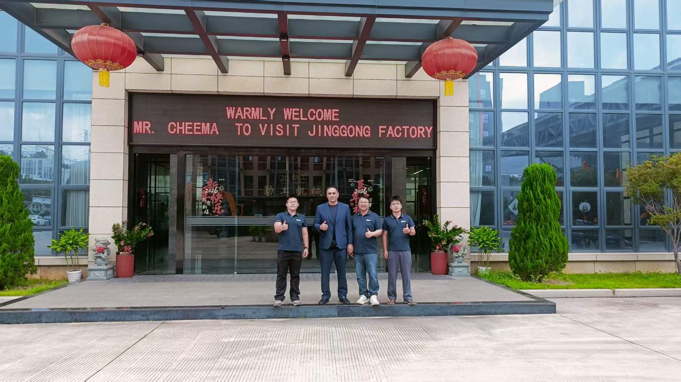 South Korean Delegation Visits Quanzhou JINGGONG Machinery Equipment Co., Ltd. for Excavator Export Cooperation Talks